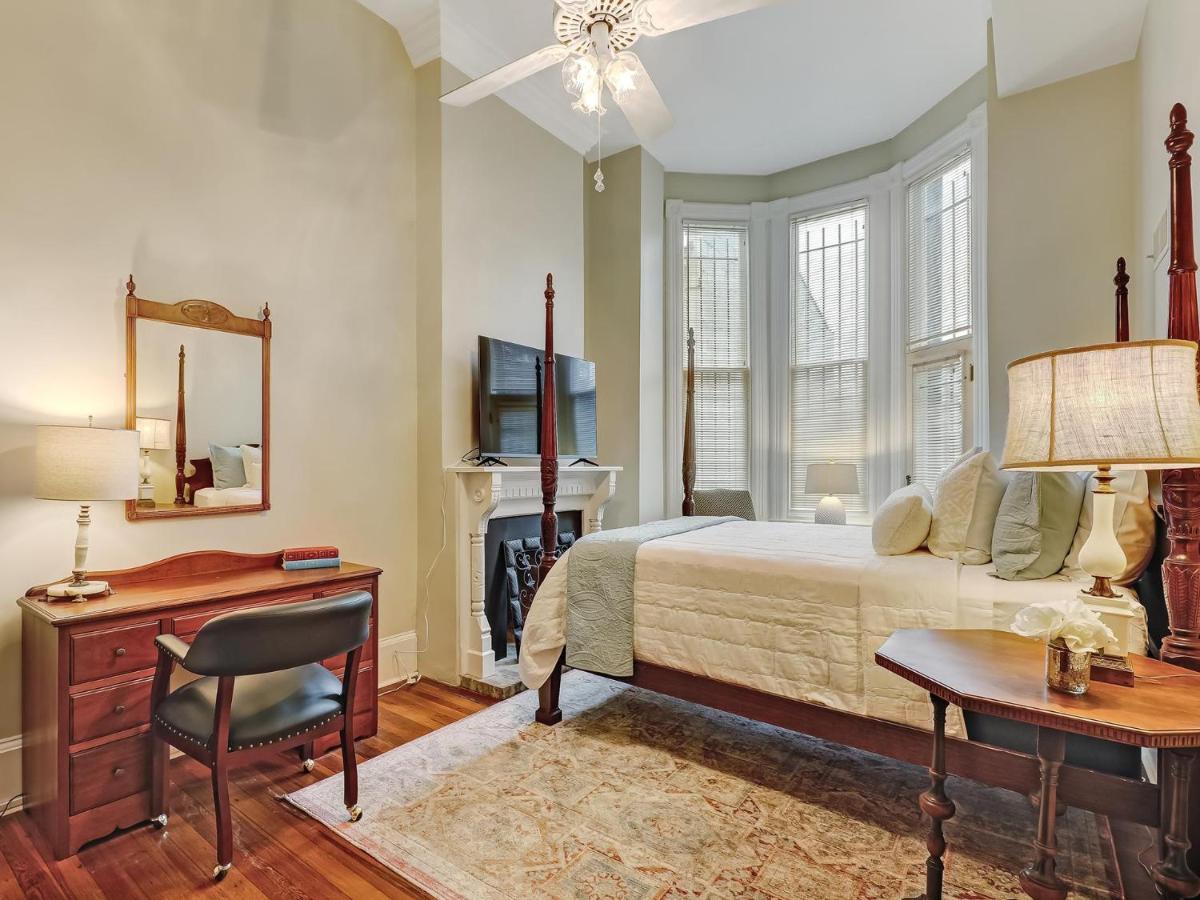 Parlor On Lafayette Villa Savannah Exterior photo