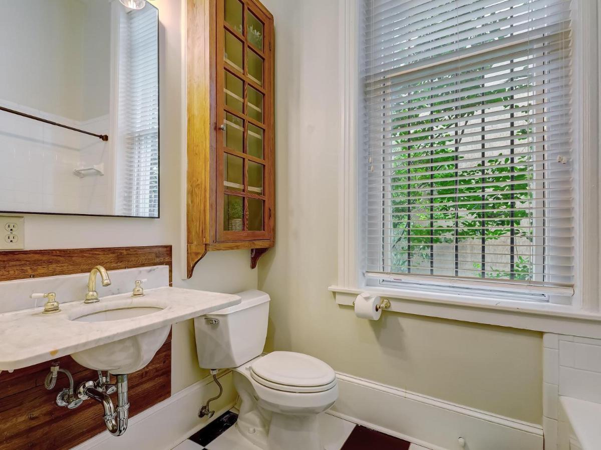 Parlor On Lafayette Villa Savannah Exterior photo