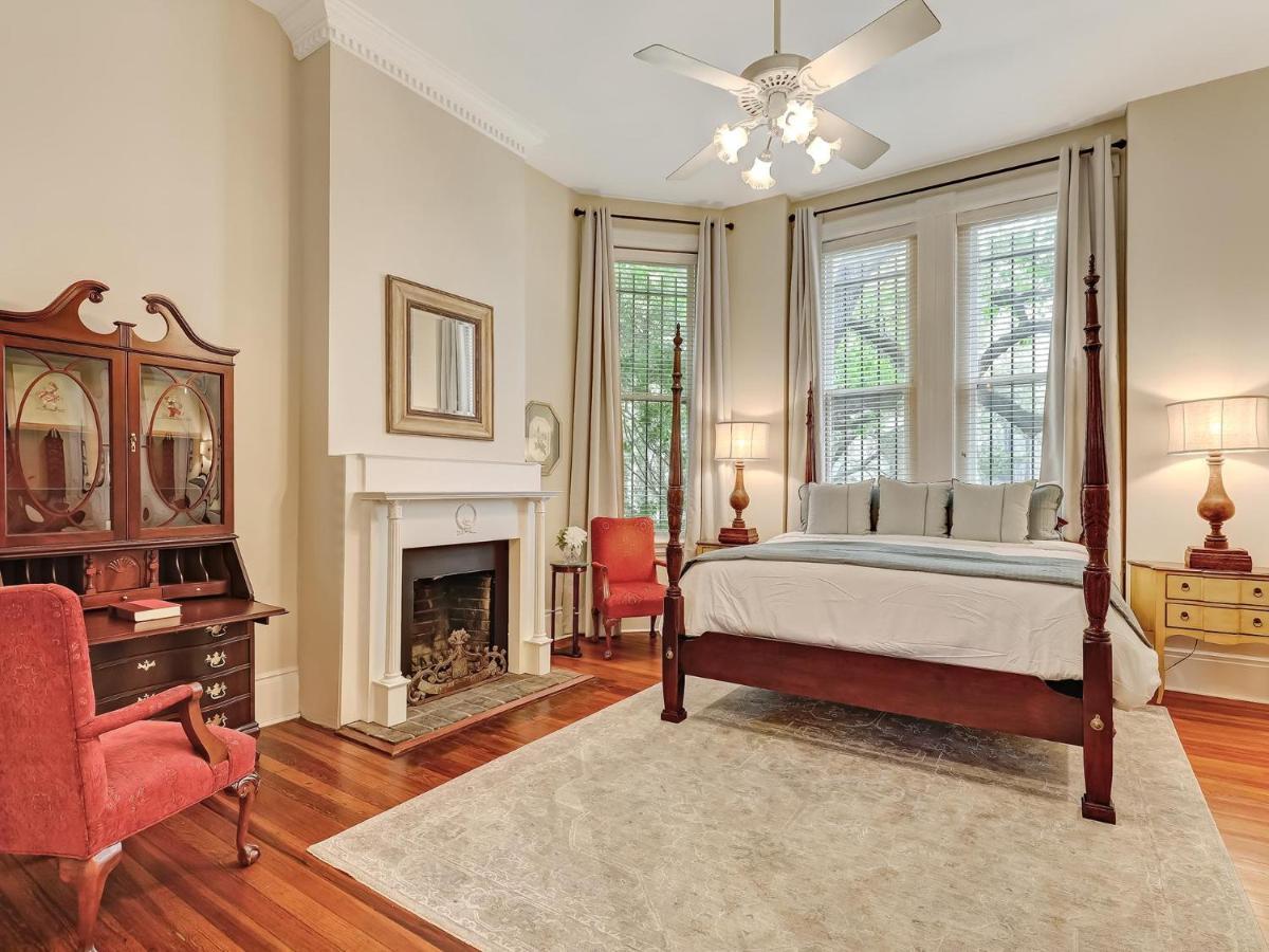 Parlor On Lafayette Villa Savannah Exterior photo